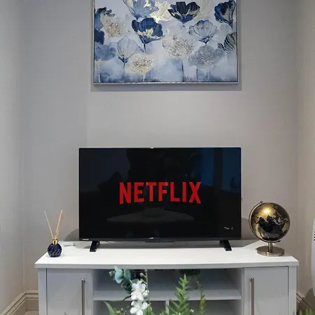 Apartment Modern 1-bed In Heart Of *