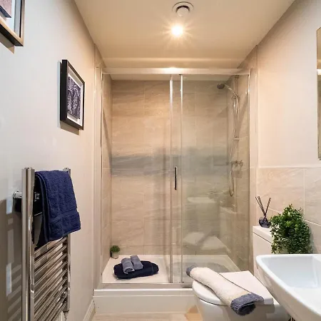 Modern 1-bed In Heart Of Daire