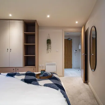 Modern 1-bed In Heart Of Daire *